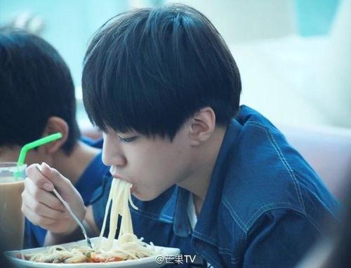 娱乐吃瓜蜀黍王俊凯微博,揭秘娱乐圈幕后故事！”